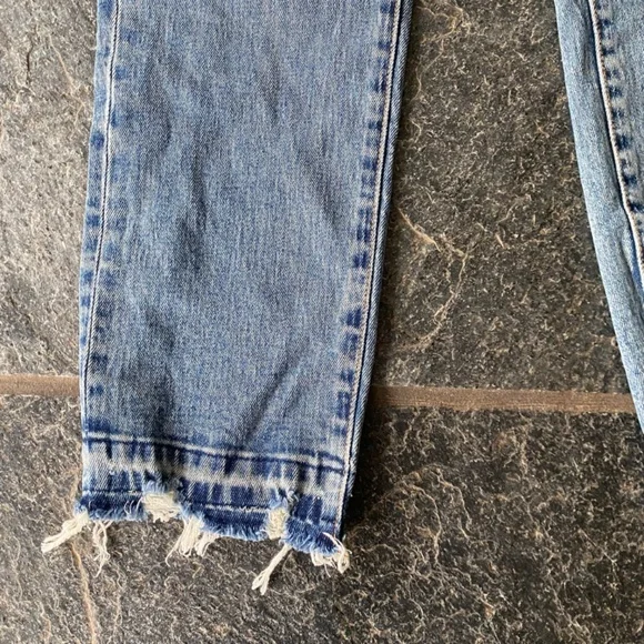 Blank NYC The Madison Crop High-Rise Light Wash Jean Women's Size 29 - Picture 4 of 11